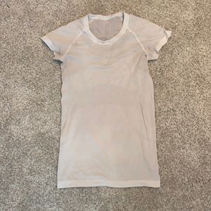 white lululemon t-shirt